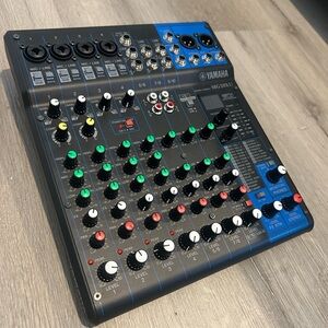 Yamaha MG10XU Audio Mixer AND CaseMatix Travel Case - Black and Blue